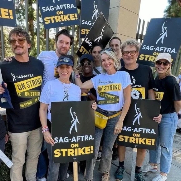 Genuine SAG / AFTRA collector’s on strike tee shirt - Picture 9 of 10